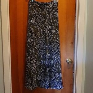 Westport Size 1X Dark Green/Blue/White large paisley pattern Skirt Medium Weight